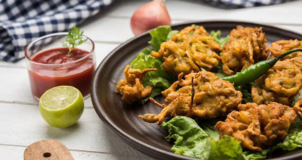 Crispy Vegetable Pakoda: Khởi Đầu Hoàn Hảo Cho Trải Nghiệm Ẩm Thực Ấn Độ Tại Nhà Hàng Benaras