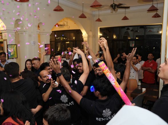 TỔ CHỨC TIỆC COUNTDOWN 2026 Ở ĐÂU ? – KHÁM PHÁ BOLLYWOOD BASH TẠI BENARAS VIỆT NAM!